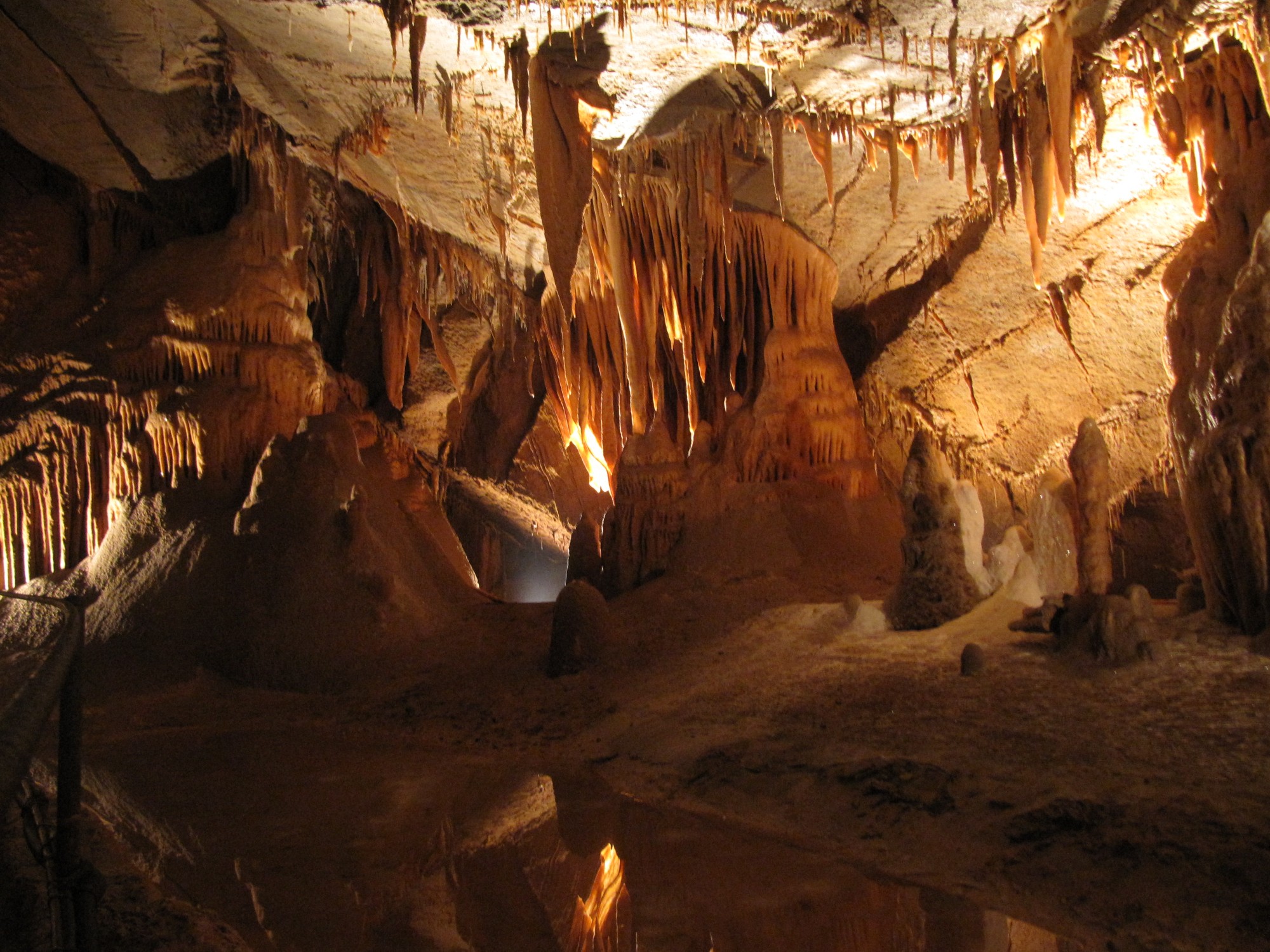 Résultat de recherche d'images pour "photos de la grotte de la cocalière"